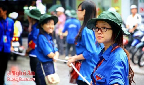 Hà Thu - cô sinh viên đến từ huyện miền núi Con Cuông là tấm gương đảng viên trẻ tiêu biểu. Ảnh: NVCC