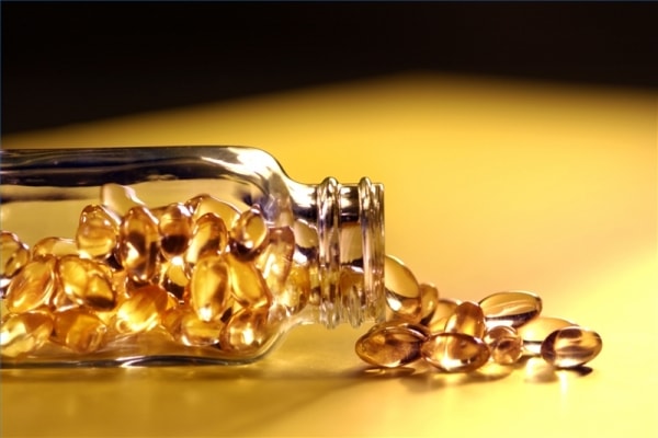 Theo các bác sỹ, bôi vitamin E trực tiếp lên da còn có thể dẫn đến hiện tượng nổi mụn.