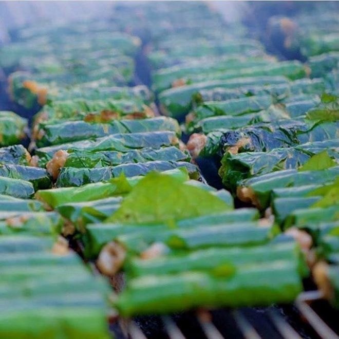 Chả bò lá lốt (thịt bò nướng sả, lá lốt) là một món ngon dễ thấy trên đường phố Việt Nam. Ảnh: veryvietnam.