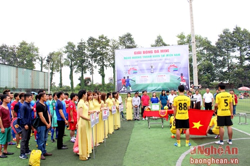 Ngay sau lễ khai mạc đã diễn ra những trận đấu đầu tiên