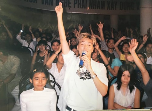 Đàm Vĩnh Hưng cùng khán giả trẻ thời anh mới đi hát.