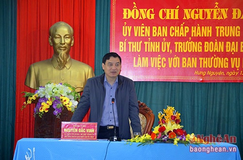 Bí thư Tỉnh ủy Nguyễn Đắc Vinh chủ trì cuộc làm việc. 