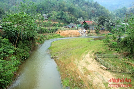 Nơi đây (bản Cặp Chạng) đã từng là công xưởng đào đãi vàng.