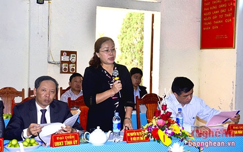 Bí thư Đảng ủy Khối CCQ tỉnh Nguyễn Thị Thu Hường đồng tình tăng nguồn lực đầu tư cho huyện về hạ tầng, nhất là với những xã đặc thù còn khó khăn.