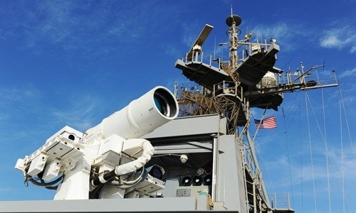 Súng laser được trang bị trên tàu vận tải đổ bộ USS Ponce của hải quân Mỹ. Washington dự tính sử dụng súng laser để làm vũ khí không gian. Ảnh: US Navy