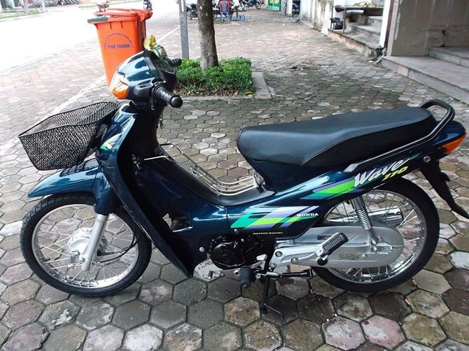 Honda Wave đời đầu nhập từ Thái Lan vào Việt Nam từng có trị giá bằng cả một căn nhà