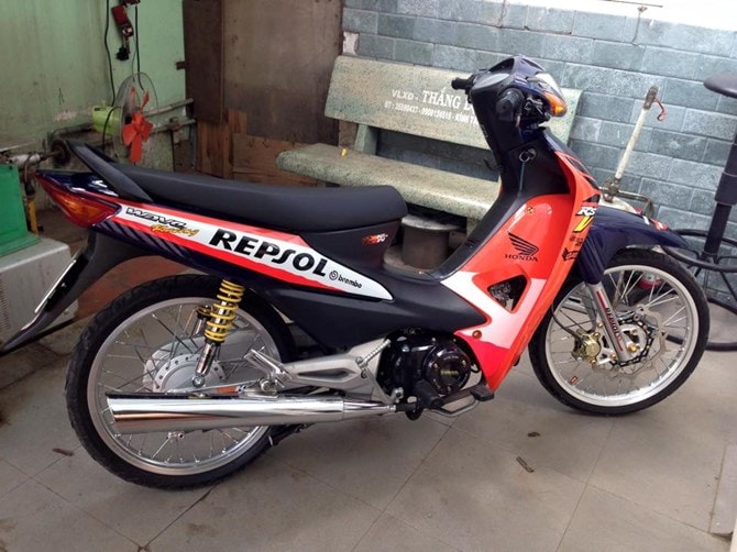 Wave Repsol với phong cách hoàn toàn khác biệt - Ảnh: 2banh