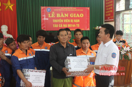 Cục hàng hải Việt Nam hỗ trợ ngư dân gặp nạn
