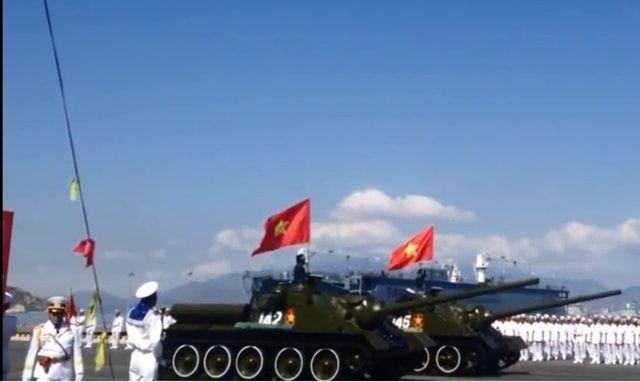 Việc này có nghĩa là Su-100 có thể loại khỏi vòng chiến bất kỳ xe tăng Đức nào vào thời điểm đó, điều này khiến nó được đặt biệt danh