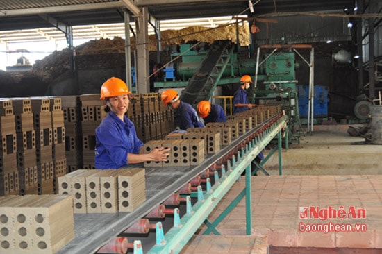 Dây chuyền sản xuất gạch của Nhà máy gạch tuynel Tân Kỳ.