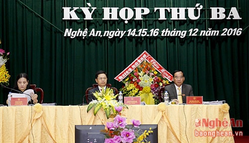 Đoàn chủ tọa kỳ họp.