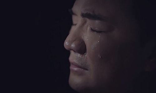 Ca sĩ Đàm Vĩnh Hưng vừa khóc vừa công bố mẹ anh là 