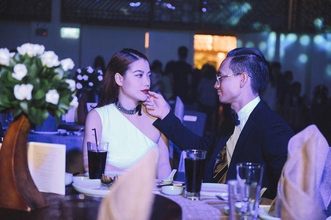 Khi đến một lễ trao giải giữa năm 2016, bộ đôi dành cho nhau những cử chỉ thân mật. Trương Ngọc Ánh từng khen Kim Lý là người đàn ông ga lăng, cuốn hút.