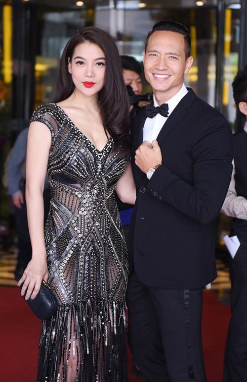 Tháng 3/2015, Kim Lý vướng scandal lừa dối Trương Ngọc Ánh vì một phụ nữ khác. Chuyện tình cảm của bộ đôi lúc này cũng được cho là gặp trục trặc.