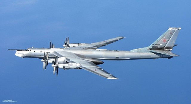 Tu-95  Tu-95MCM tưởng có vẻ là cỗ máy già cũ thế nhưng tính năng bay của nó vẫn tạo điều kiện để loại phi cơ này hoàn thành tốt các chiến dịch tầm xa liên lục địa.
