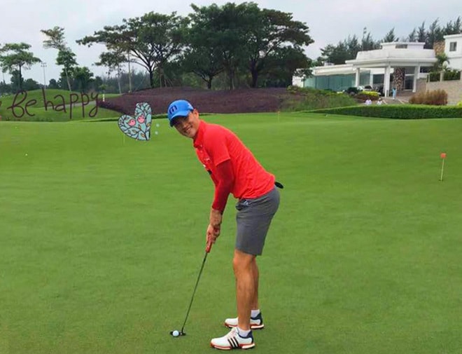 Sau khi dừng bước ở bán kết, đội tuyển Việt Nam giải tán. Người thì về quê, người đi du lịch. Hôm nay Công Vinh đi nghỉ ở Bình Dương. Khi biết được kết quả trận chung kết lượt đi vừa kết thúc, anh tỏ ra bất ngờ.