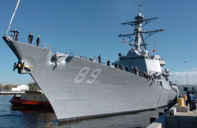 Tàu khu trục Mỹ USS Mustin tới cảng Cam Ranh 