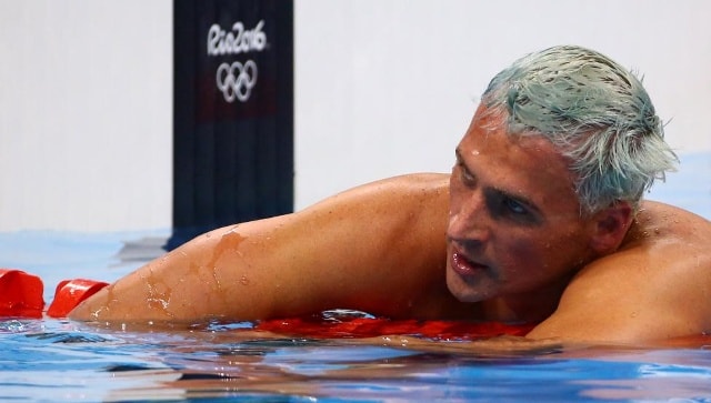 Vào ngày 15 tháng 8, Lochte khai rằng anh ta và ba đồng đội bơi là Jack Conger, Gunnar Bentz và Jimmy Feigen đã bị những tay súng trấn lột sau khi xe taxi chở họ bị những kẻ vũ trang giả làm cảnh sát tấp vào lề. Cảnh sát Rio bác bỏ tường trình của Lochte về những sự kiện đã xảy ra và cáo buộc anh ta và những người kia nói dối.