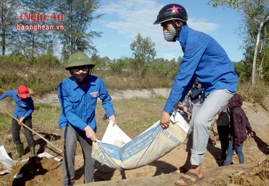 Nhiệm vụ làm thủy lợi được giao cụ thể cho các đoàn thể, nhân dân thực hiện.