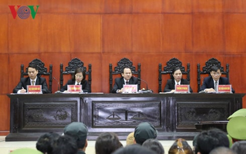 Hội đồng xét xử tuyên án bị cáo Doãn Trung Dũng tội danh “giết người” và “cướp tài sản” với mức án tử hình.
