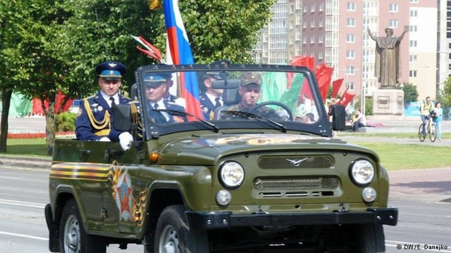 Minsk đã tổ chức một cuộc diễu hành quân sự chung Nga - Belarus năm 2014. Ảnh: DW