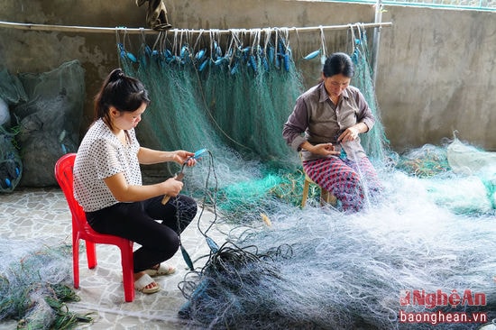 Loại tàu lớn đánh bắt xa bờ tại cảng Lạch Quèn