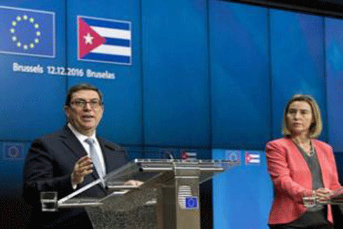 Bộ trưởng Ngoại giao Cuba Bruno Rodriguez Parrilla và Đại diện cấp cao về chính sách an ninh và đối ngoại EU Federica Mogherini .