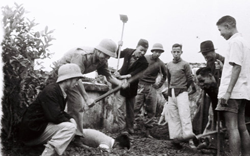 Quân dân Hà Nội sẵn sàng chiến đấu, tháng 12/1946.