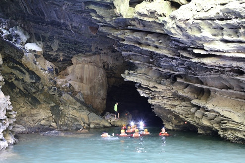 Quảng Bình tiếp tục đưa thêm hang động mới vào khai thác du lịch trong năm 2017. Ảnh: Hoàng Táo