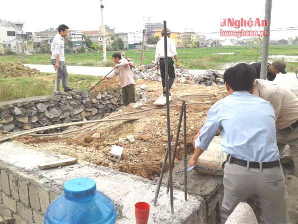 Cưỡng chế công trình xây dựng trái phép tại xóm 20, xã Quỳnh Vinh (TX. Hoàng Mai).