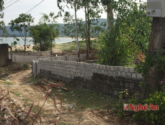 Những công trình xây dựng trái phép ngoằn nghèo ở xã Quỳnh Lập