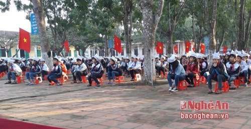 Toàn cảnh buổi tuyên truyền. 