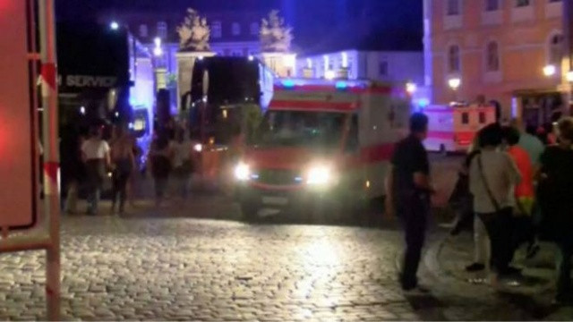 Một vụ nổ xảy ra tại thành phố Ansbach ở Đức đã làm thiệt mạng kẻ tình nghi khi tìm cách đánh bom bên ngoài một lễ hội âm nhạc ở thành phố Ansbach, Đức làm bị thương 12 người khác, trong đó có 3 người bị thương nặng. Người đứng đầu Bộ nội vụ Bavaria nói một người đàn ông 27 tuổi đã kích nổ quả bom sau khi bị từ chối không cho vào lễ hội âm nhạc ở thành phố này.