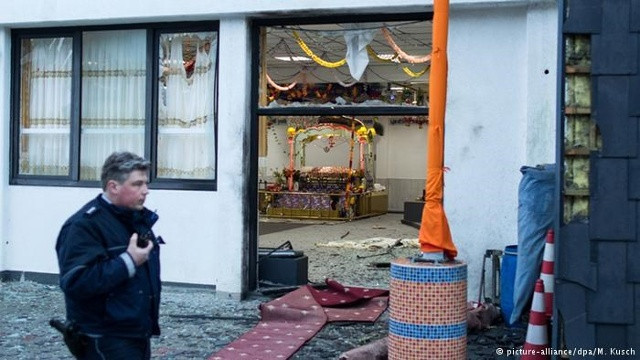Cảnh sát Đức bắt giữ 3 người sau một vụ nổ bom ở nhà thờ, nơi đang diễn ra một buổi tiệc cưới ở Essen hồi tháng 4/2016. Ảnh DW