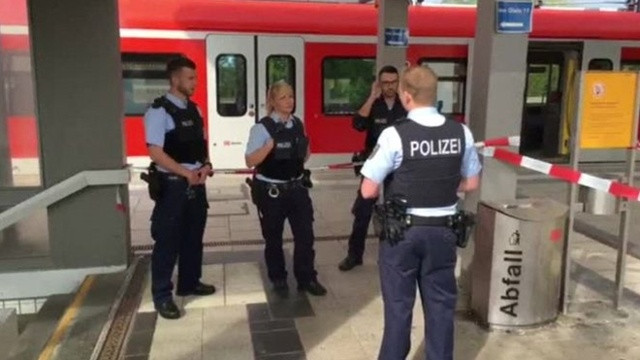 Một người đàn ông đã dùng dao tấn công hành khách tại một ga tàu điện ngầm ở Munich Đức vào sáng sớm ngày 10-5 khiến một người thiệt mạng và 3 người khác bị thương.