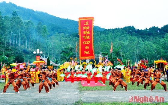 Lễ hội Đền Vua Mai. Ảnh Thanh Lê