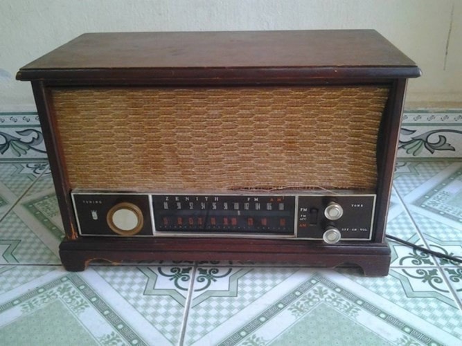 Để sở hữu một chiếc radio hiệu Zenith của Mỹ, người ta thậm chí phải bỏ ra mấy cây vàng. Ảnh: Xomo. 