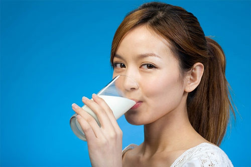 Sữa bổ sung nguồn canxi cho phụ nữ.