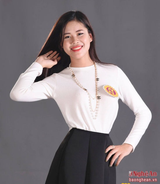 Thí sinh Phan Thị Hồng Lê (SN 1996, đến từ Quỳ Hợp). SBD: 22. Cao 1m71. Số đo 3 vòng: 77 - 64 - 91.
