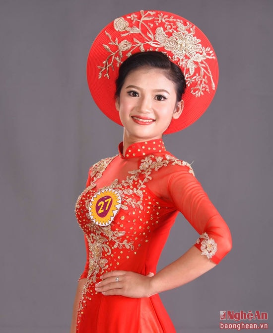 Thí sinh Trần Thị Ngọc (SN1998, đến từ Đô Lương) SBD: 27, Cao 1m62; số đo 3 vòng 75 - 62 - 88.