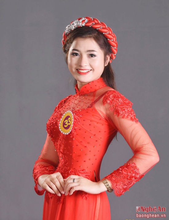 Thí sinh Phan Thị Quỳnh (SN1997, đến từ Nam Đàn). SBD: 33. Cao 1m61. Số đo 3 vòng: 83 - 66 - 85
