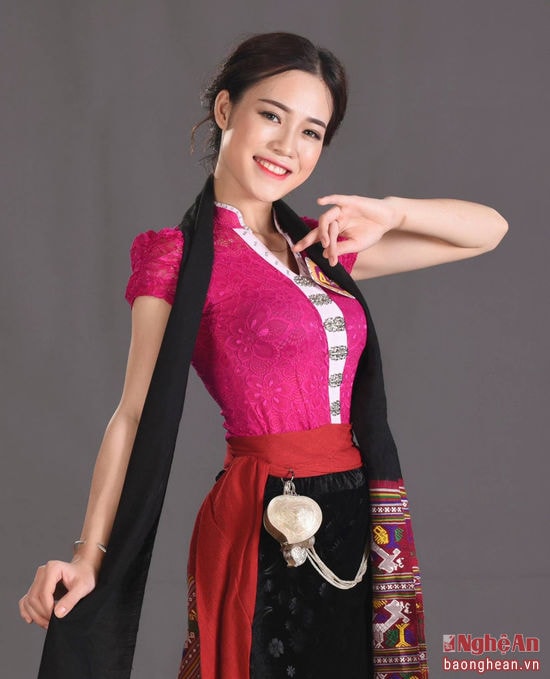 Thí sinh Lữ Thị Tú Trinh (SN 1996, đến từ Nghĩa Đàn). SBD: 41. Cao 1m65. Số đo 3 vòng: 76 - 60 - 86