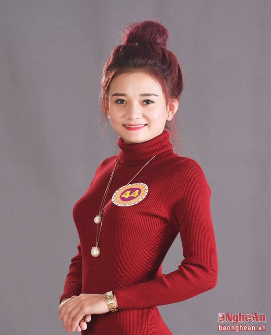 Thí sinh Võ Thị Vân (SN 1995, đến từ Tân Kỳ). SBD: 44. Cao 1m61. Số đo 3 vòng: 78 - 62 - 84.