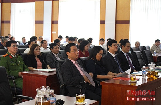  Lãnh đạo tỉnh và đại diên Tổng cục Thuế dự hội nghị.
