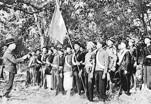 Thực hiện chỉ thị của lãnh tụ Hồ Chí Minh, ngày 22-12-1944, tại khu rừng giữa hai tổng Hoàng Hoa Thám và Trần Hưng Đạo (xã Tam Kim, huyện Nguyên Bình, tỉnh Cao Bằng ngày nay), đồng chí Võ Nguyên Giáp đã tuyên bố chỉ thị thành lập Đội Việt Nam Tuyên truyền giải phóng quân.