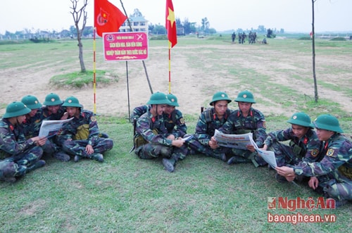 anh 10 - Phút giải lao trên thao trường.