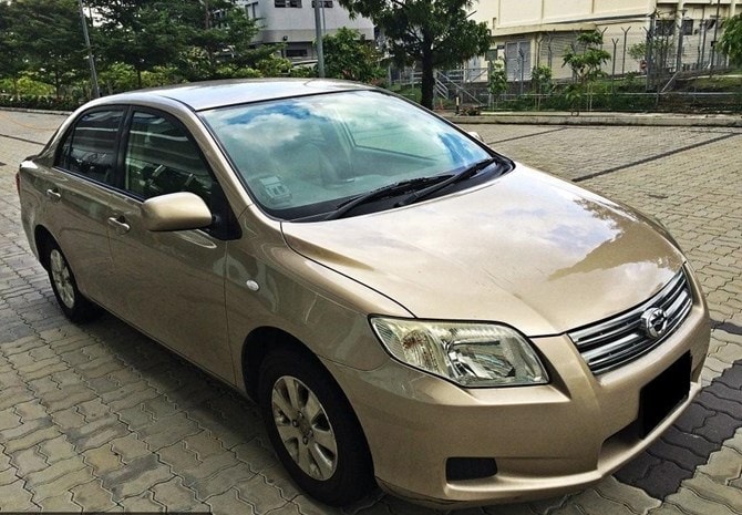 Toyota Corolla Axio có giá gần 2 tỉ đồng tại Singapore - Ảnh: Locanto