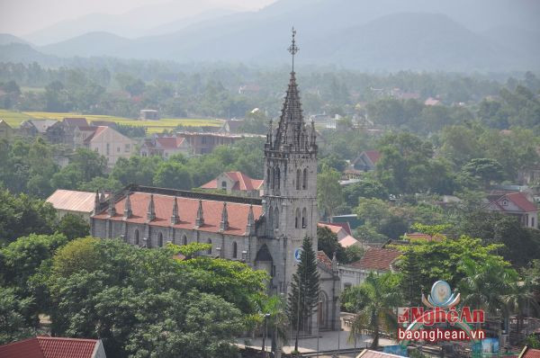 Bảo Nham là giáo xứ sở hạt Bảo Nham (xã Bảo Thành, huyện Yên Thành, tỉnh Nghệ An) cách TGM khoảng 40km theo hướng tây bắc. Được thành lập vào năm 1887, Bảo Nham là một trong những giáo xứ được thành lập sớm nhất trong giáo phận