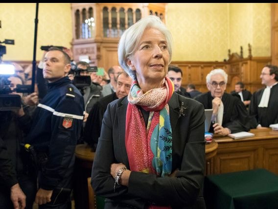 Tổng Giám đốc IMF Lagarde có mặt trong một phiên tòa ở Pháp.Ảnh Bloomberg