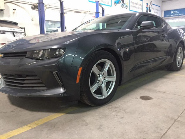 Theo nhiều nguồn tin những chiếc Chevrolet Camaro 2017 này có mức giá bán vào khoảng 2,7 tỷ Đồng.